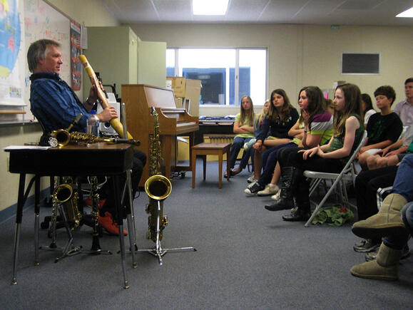 Larry speaking at niece, Julia Davd&#39;s class at Newport Elementary, 2010.